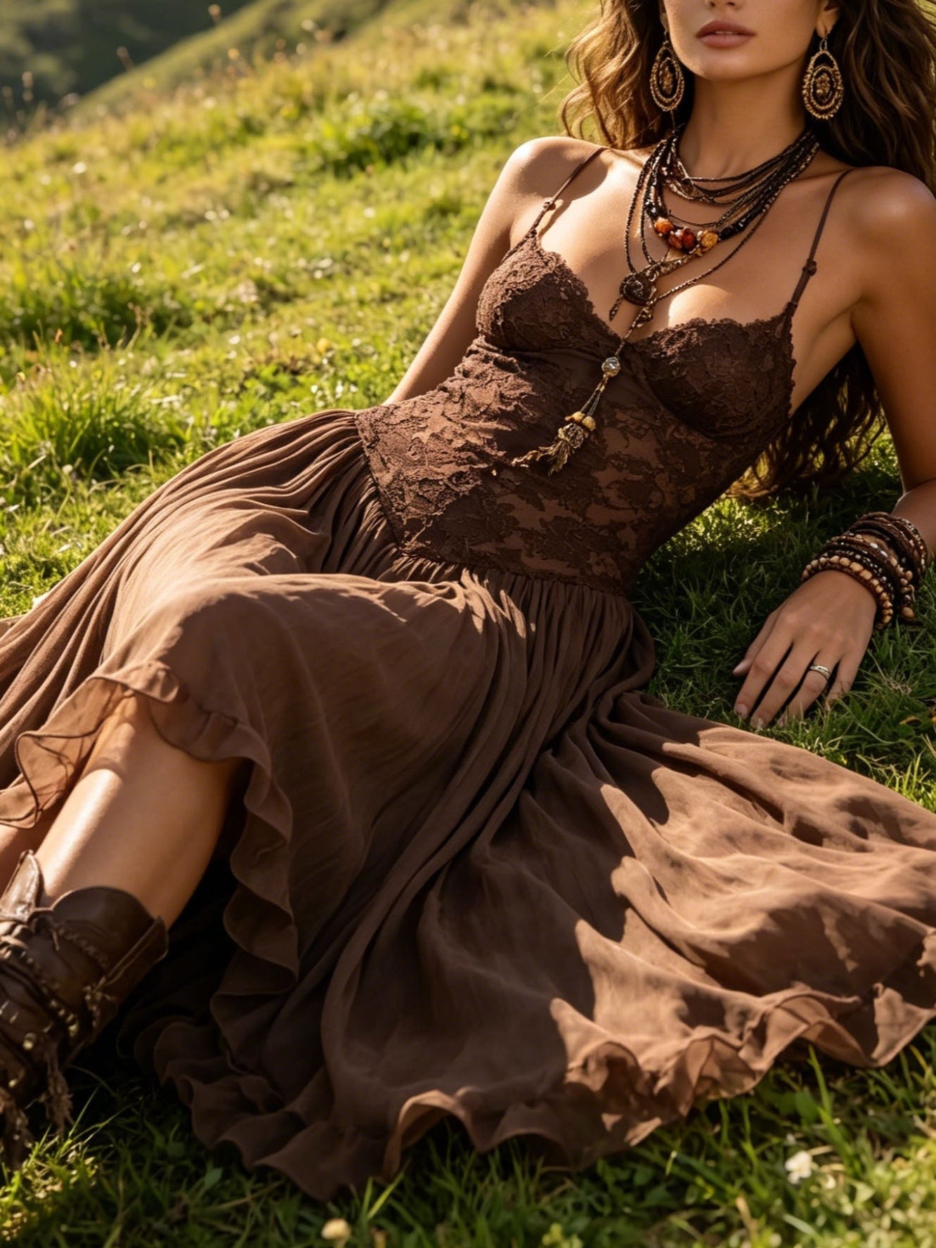 Robes maxi en chiffon avec des panneaux en dentelle de couleur marron foncé