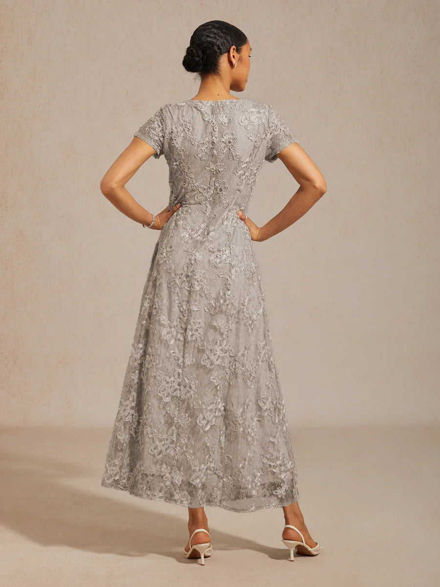 Robes A-Line en dentelle avec décorations en sequins
