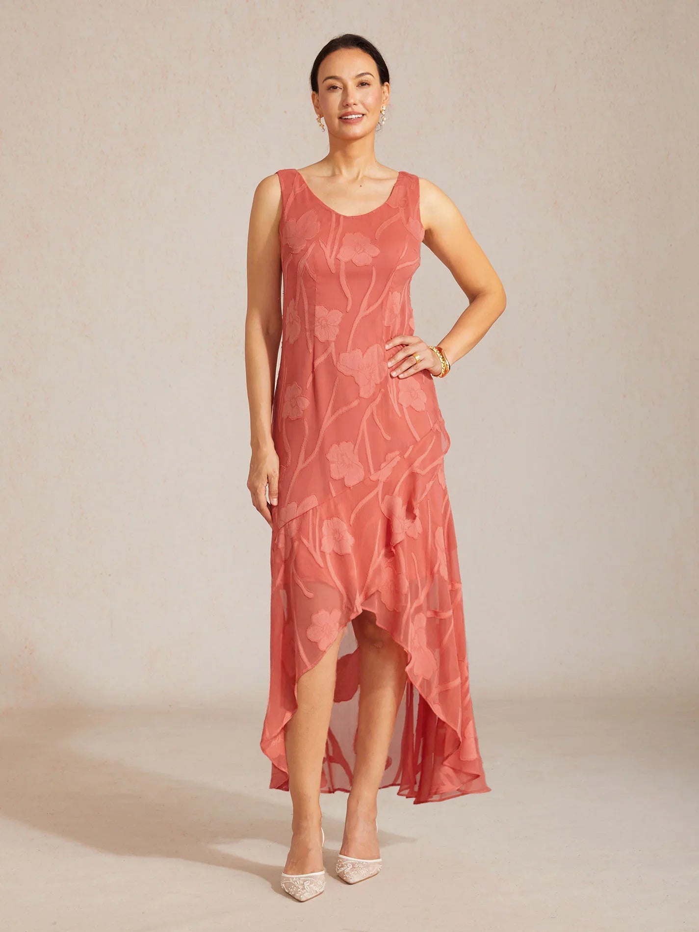 Robes de soirée sans manches en soie florale avec des ourlets asymétriques