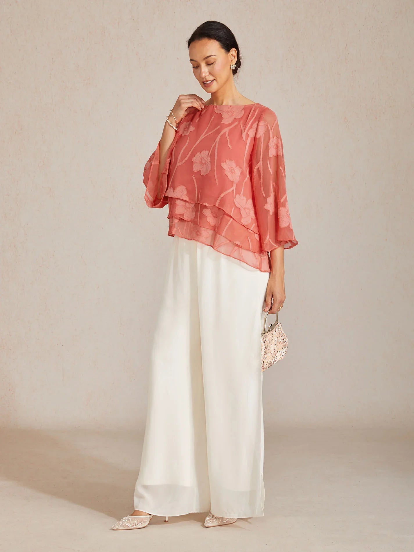 Chemise en soie à couches avec fleurs