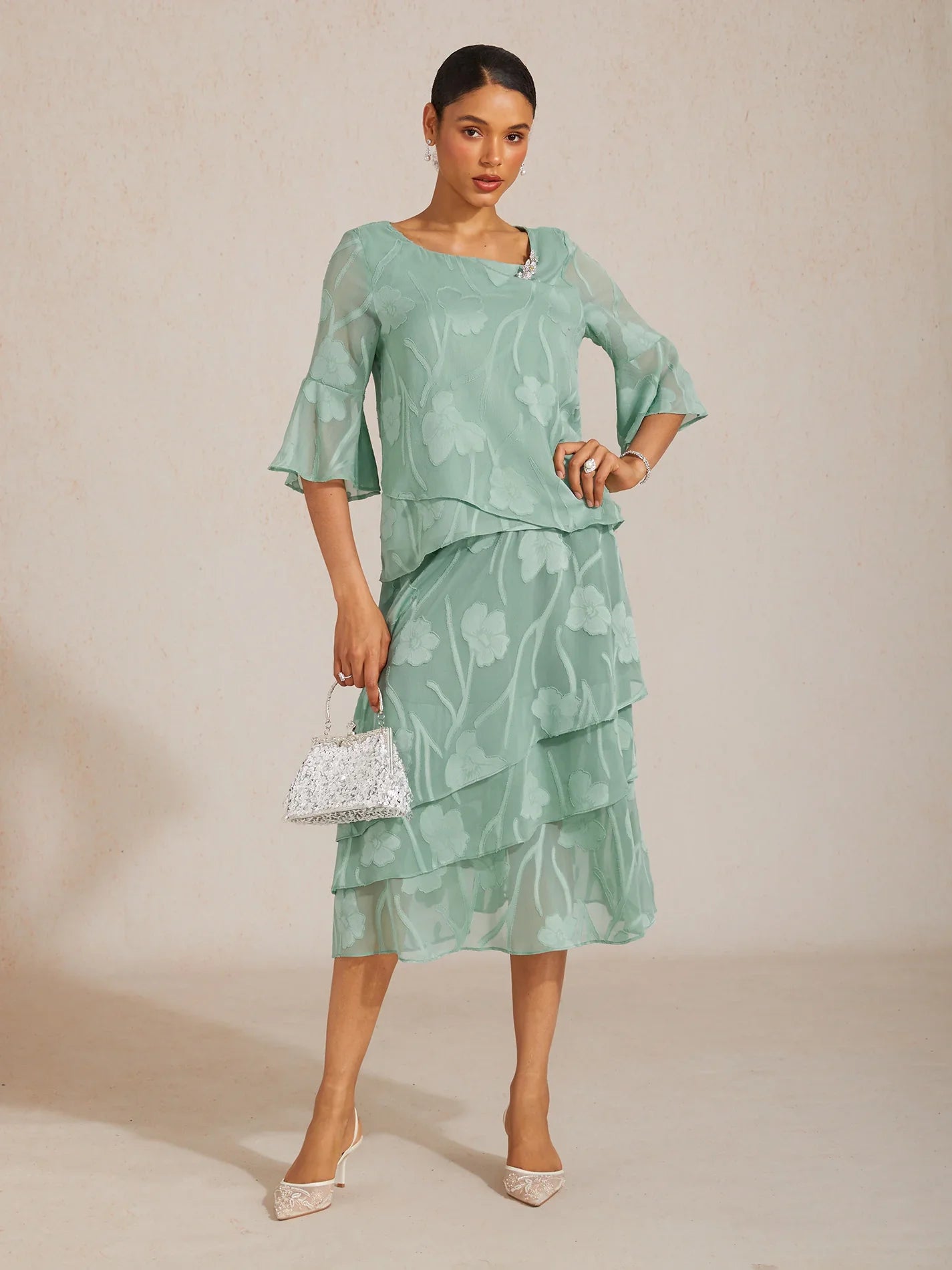 Blouse en chiffon avec des bords asymétriques élégants