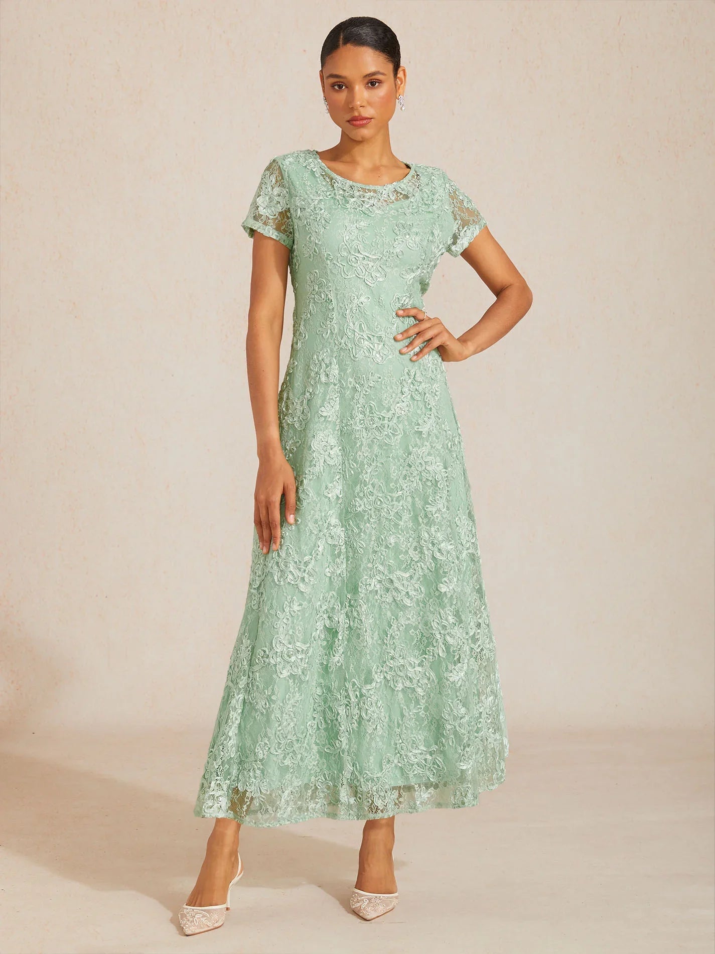 Robes A-Line en dentelle avec des décorations de sequins
