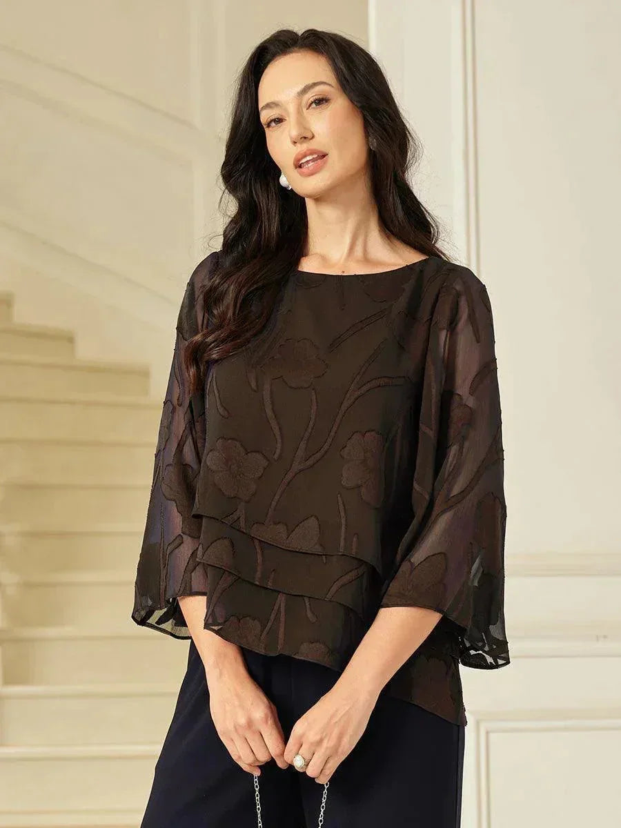Chemise en chiffon à couches avec des fleurs