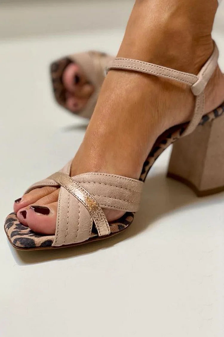 Sandales à talons hauts avec lanière croisée