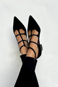 Chaussures à talons avec bout et lanières