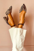 Chaussures à talons avec découpe zèbre et avec sangle