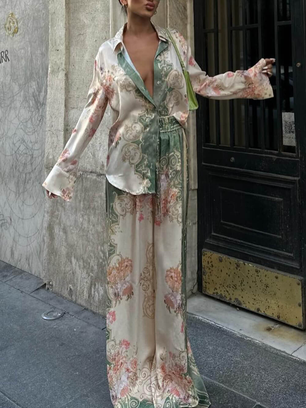Chemise à fleurs baroque