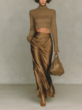 T-shirt femme tendance couleur or-brun avec col montant, manches longues, associé à une jupe midi en satin MDA0982L5AN