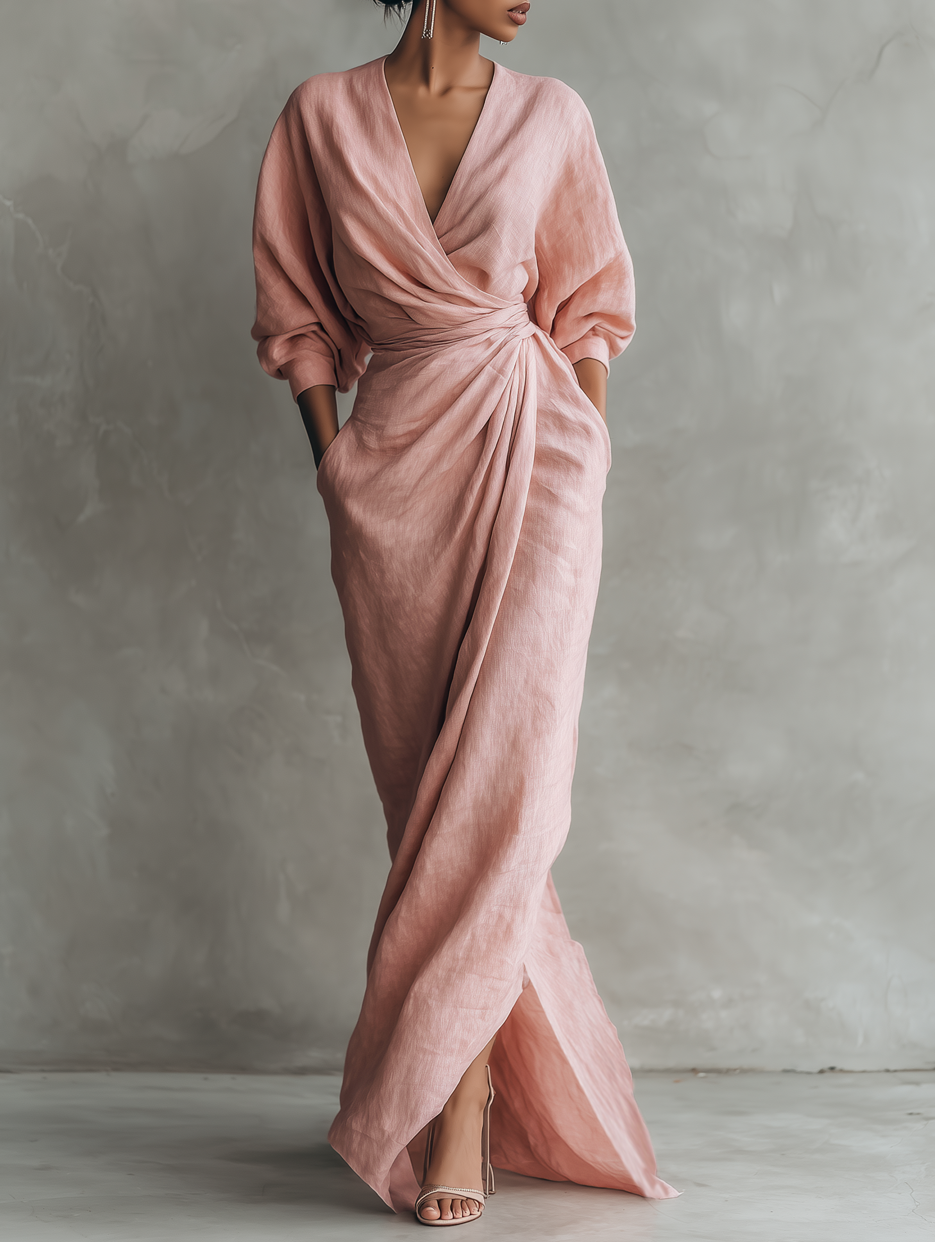 Robe maxi pour femmes en rose minimaliste avec col en V MDA1655L0Y