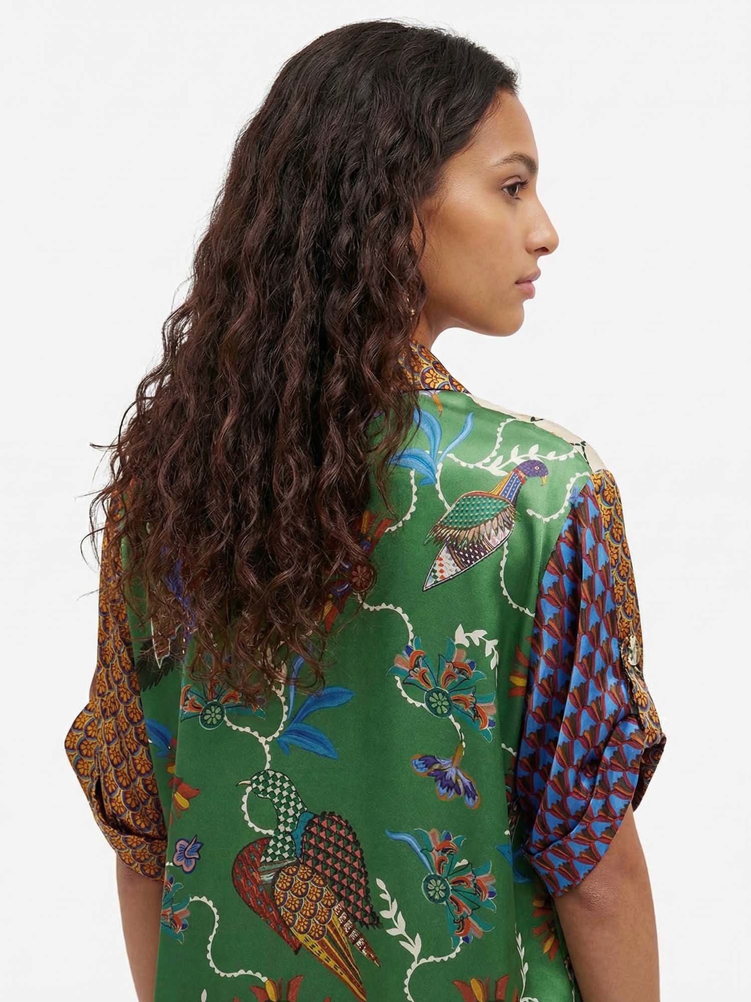 Chemise à boutons avec impression contrastée d'oiseaux