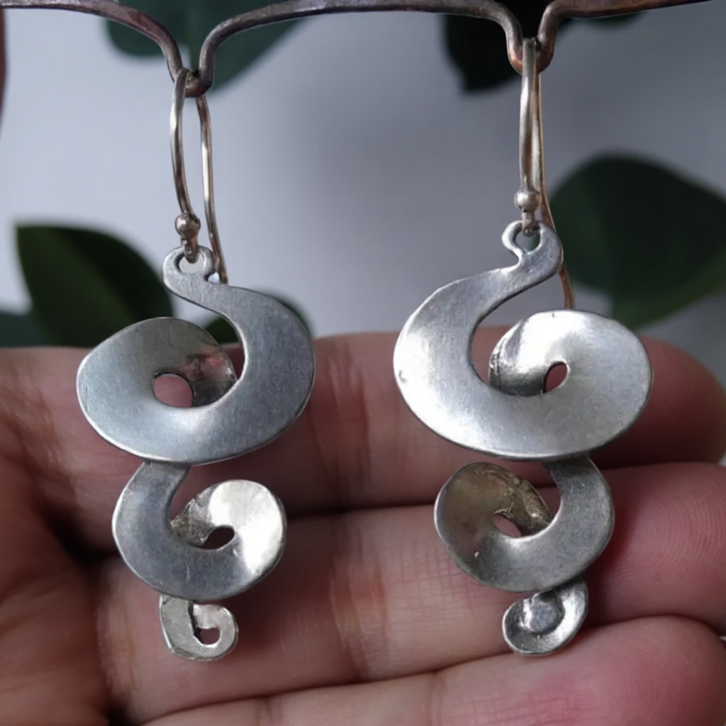 Boucles d'oreilles vintage en argent torsadé