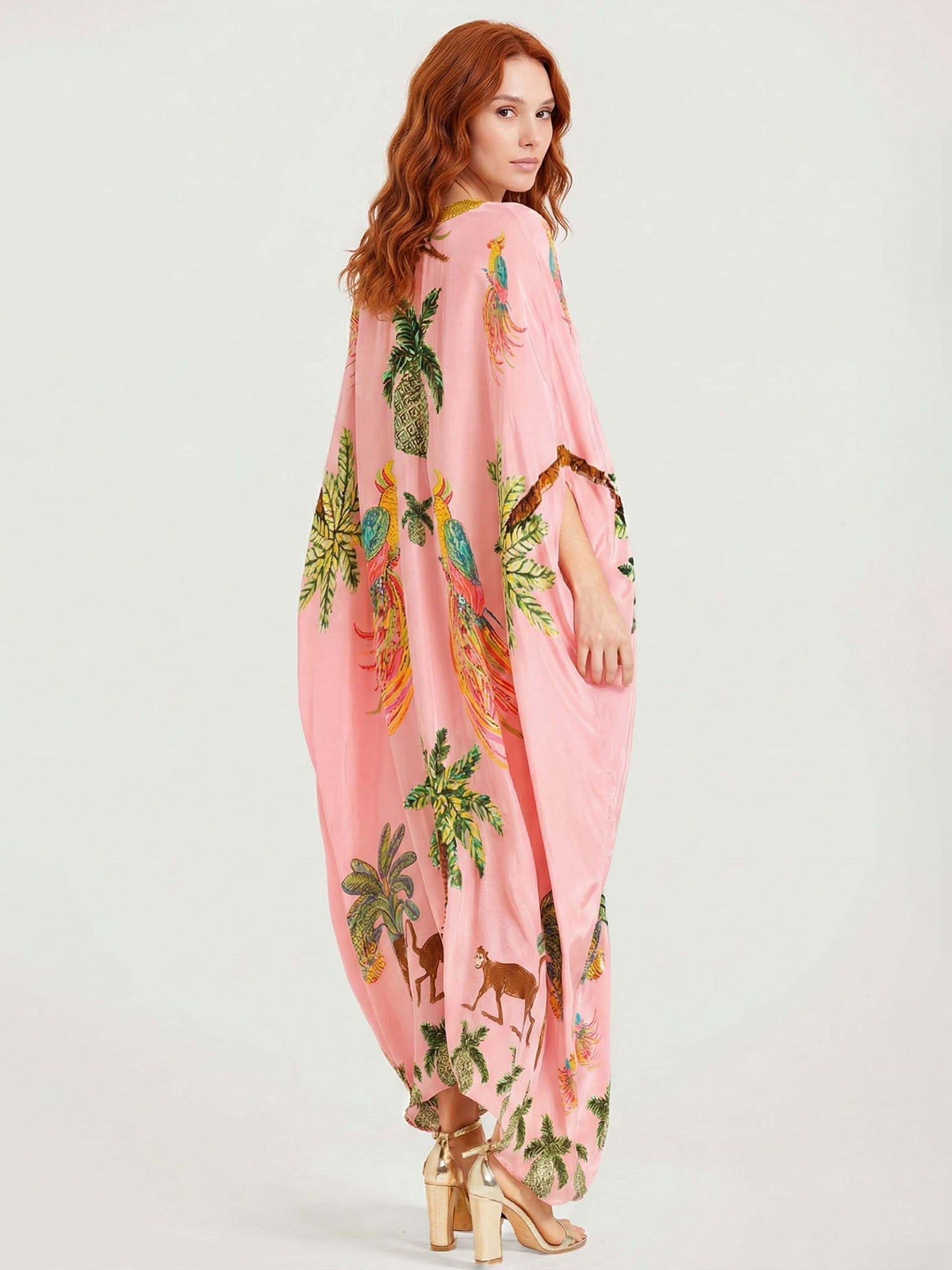 Robe maxi avec imprimé perroquet noir/rose