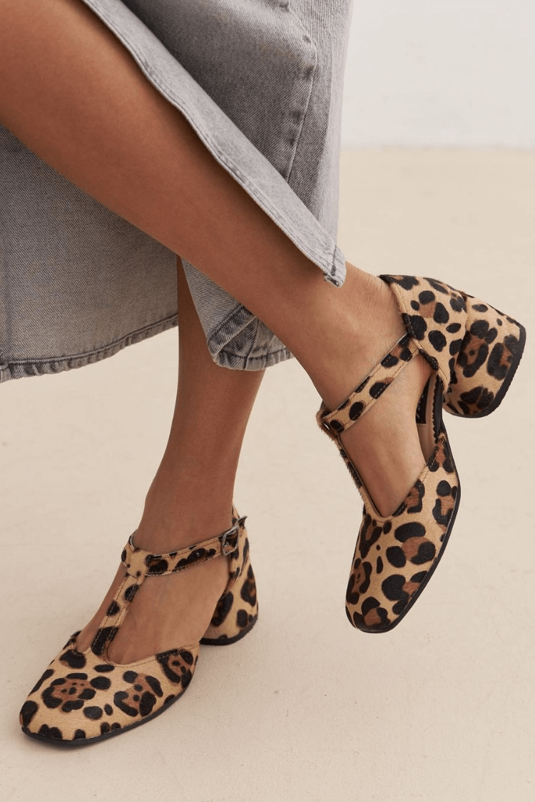 Chaussures avec imprimé animalier style T-STRAP