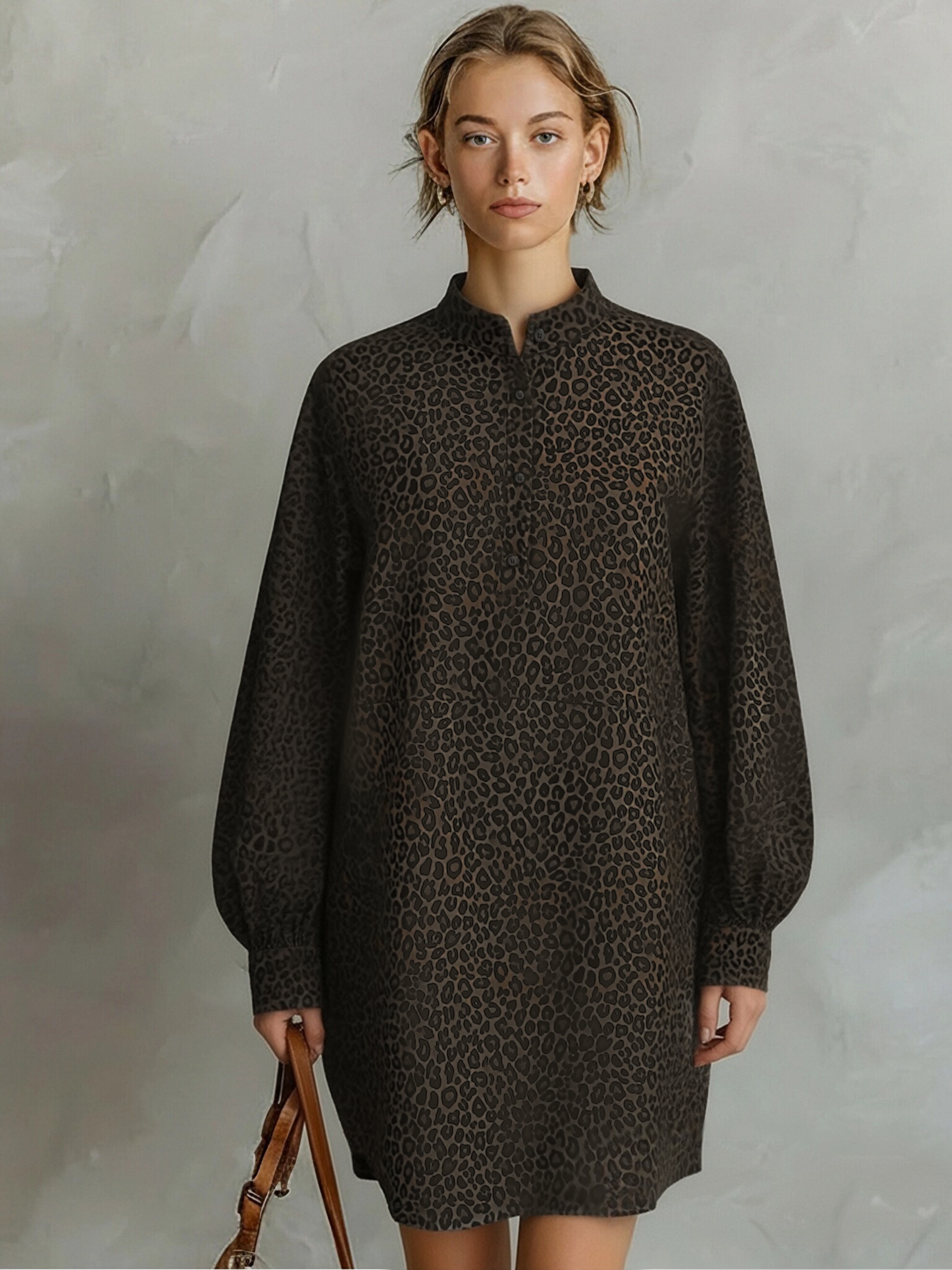 Robes pour femmes tendance en couleur marron avec imprimé léopard, coupe ample, col ouvert et manches longues MDA1895L2AN