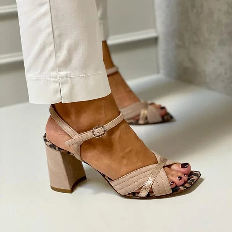 Sandales à talons hauts avec lanière croisée