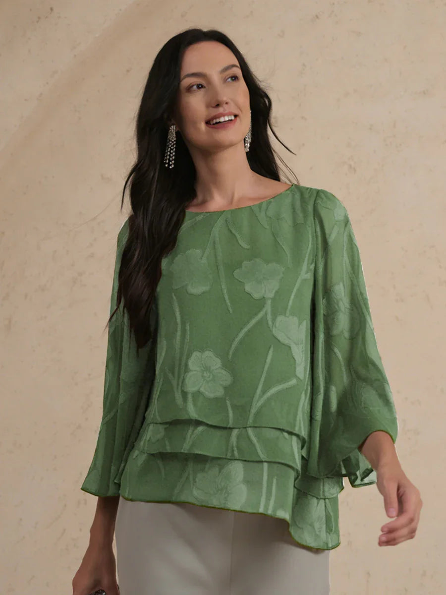 Chemise en chiffon à couches avec des fleurs