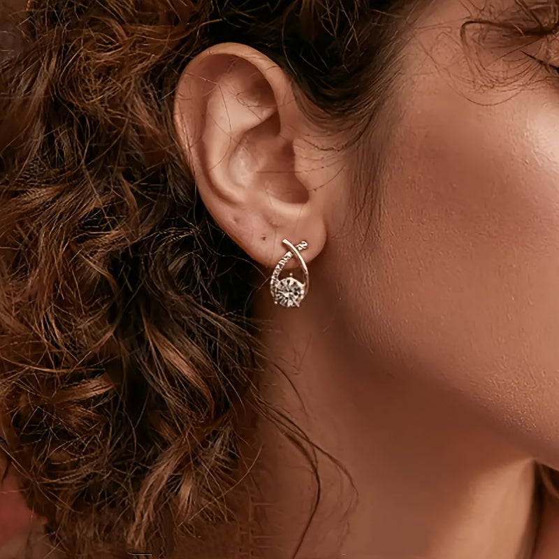Boucles d'oreilles en forme de clou avec croix en or et zirconiums