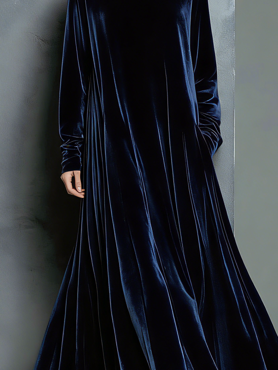 Robe maxi longue pour femmes au style élégant en bleu marine avec col haut et large MDZ1680A8AN