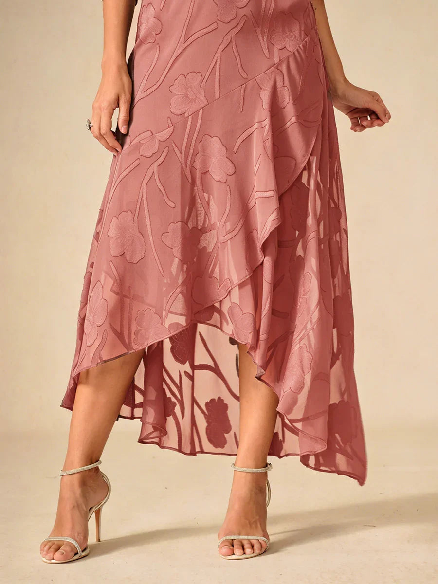 Robe de soirée sans manches en chiffon floral avec des bords asymétriques