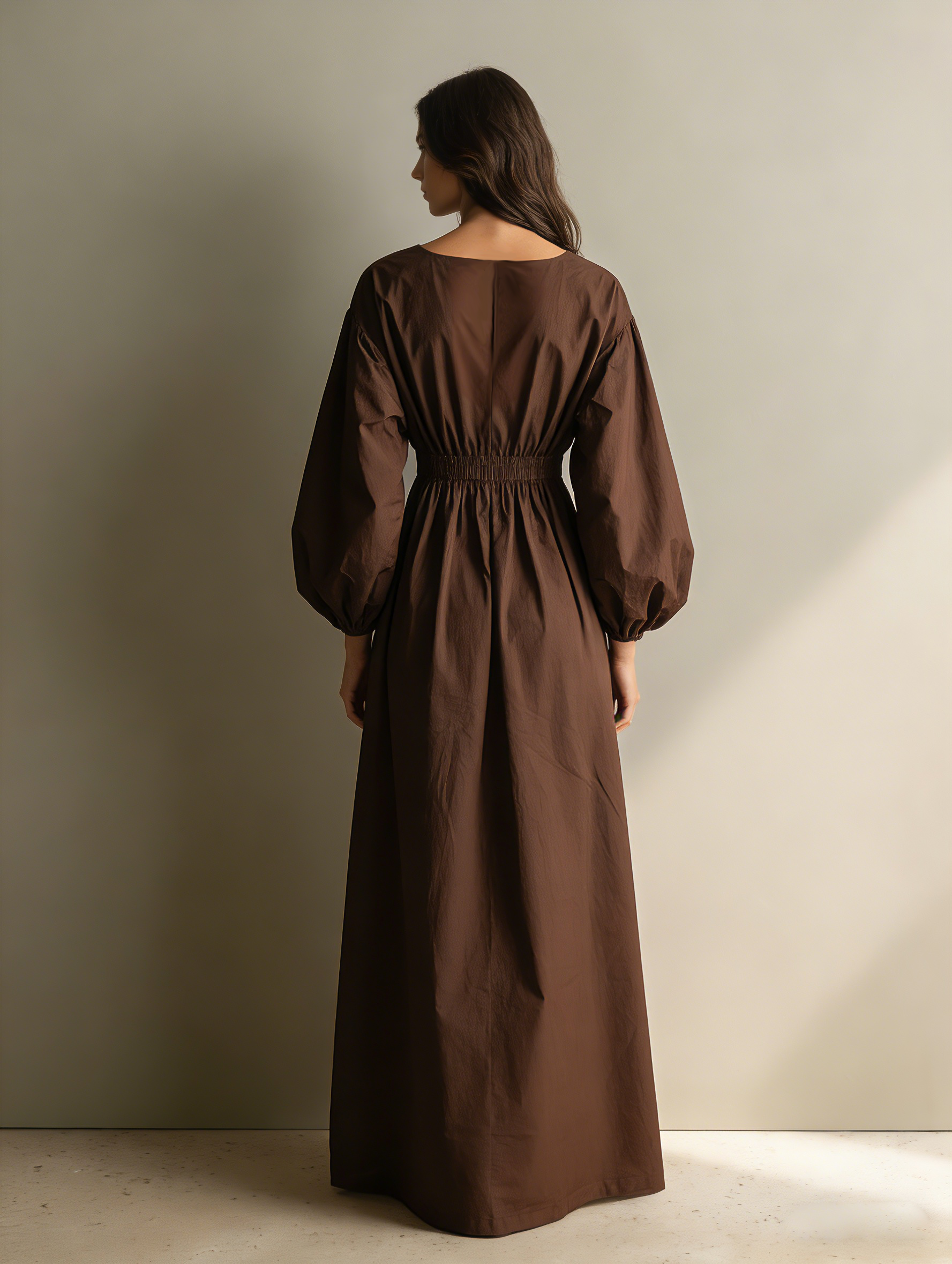 Robes maxi pour femmes en couleur marron en tissu coton et lin avec décolleté en V et manches longues, avec taille élastique MDZ1295A0AN
