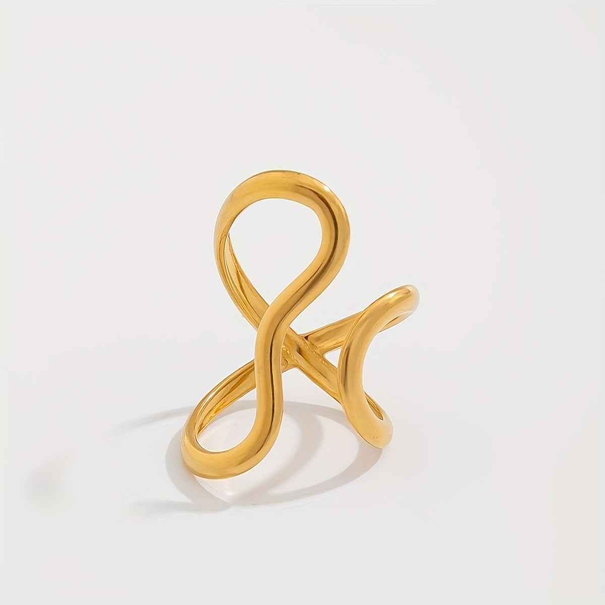 Bague chic avec une vague asymétrique