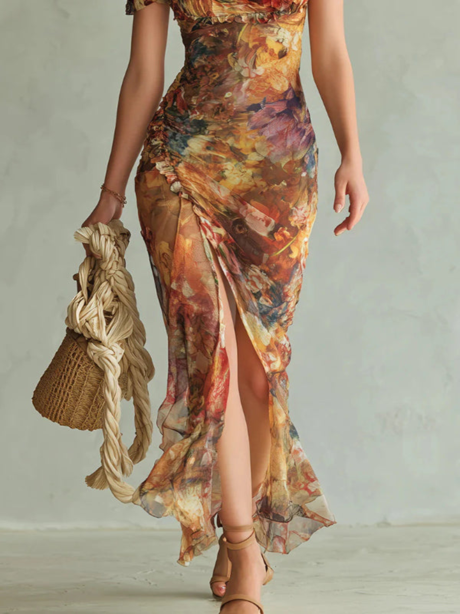 Robe maxi élégante avec décolleté carré, manches courtes et motifs floraux