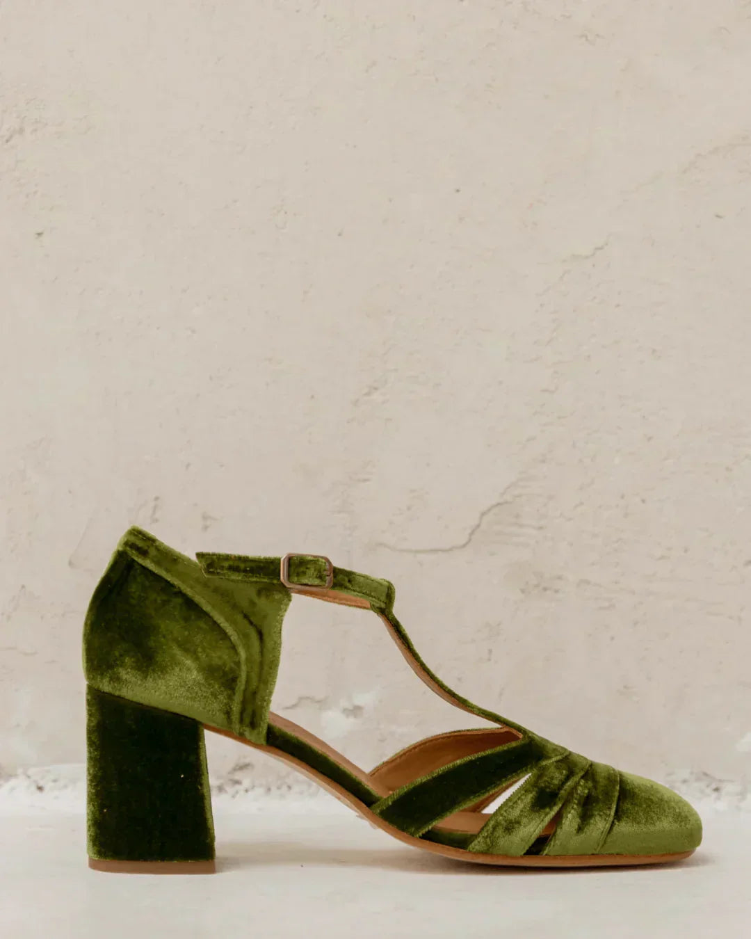 Chaussure avec T-bar et talon stable
