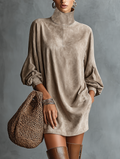 Robe mini pour femmes au design minimaliste, avec une coupe ample, en simili daim, avec col montant MDA2423K1Y