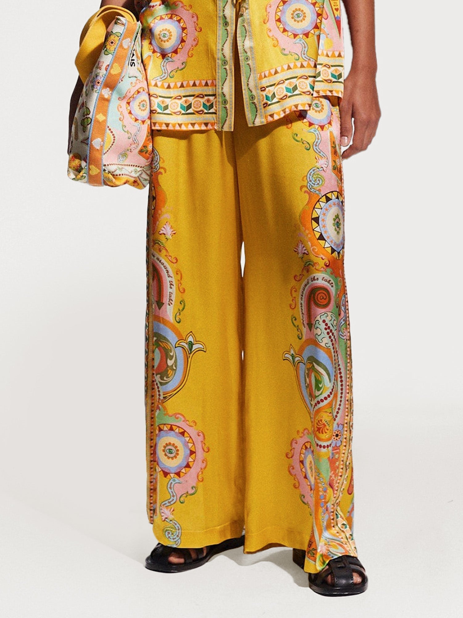 Pantalons larges avec imprimé moderne