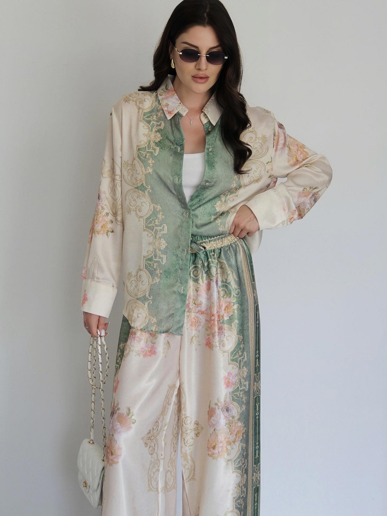 Chemise à fleurs baroque