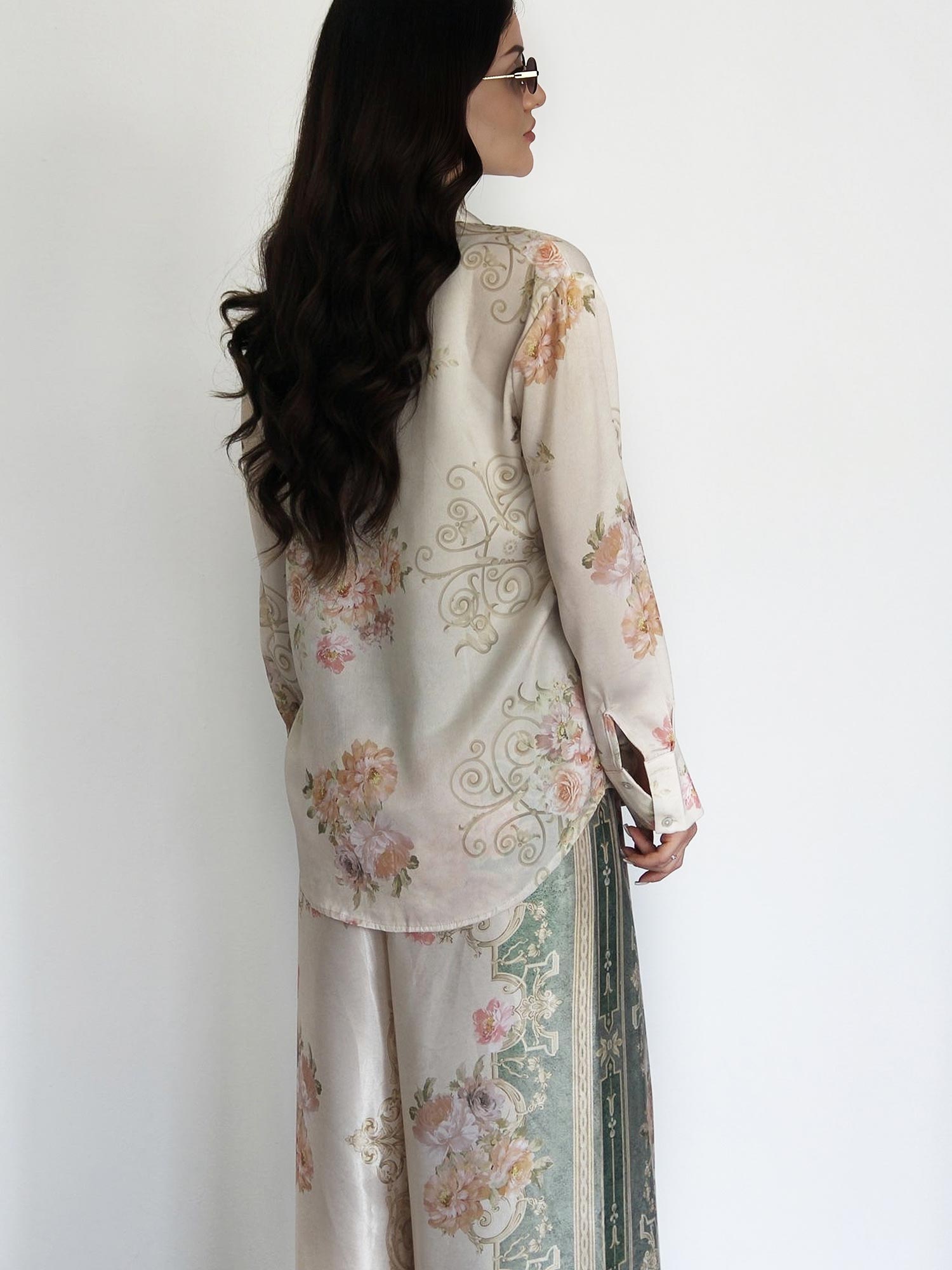 Chemise à fleurs baroque