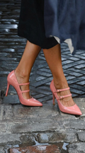 Chaussures à talons avec des sangles doubles