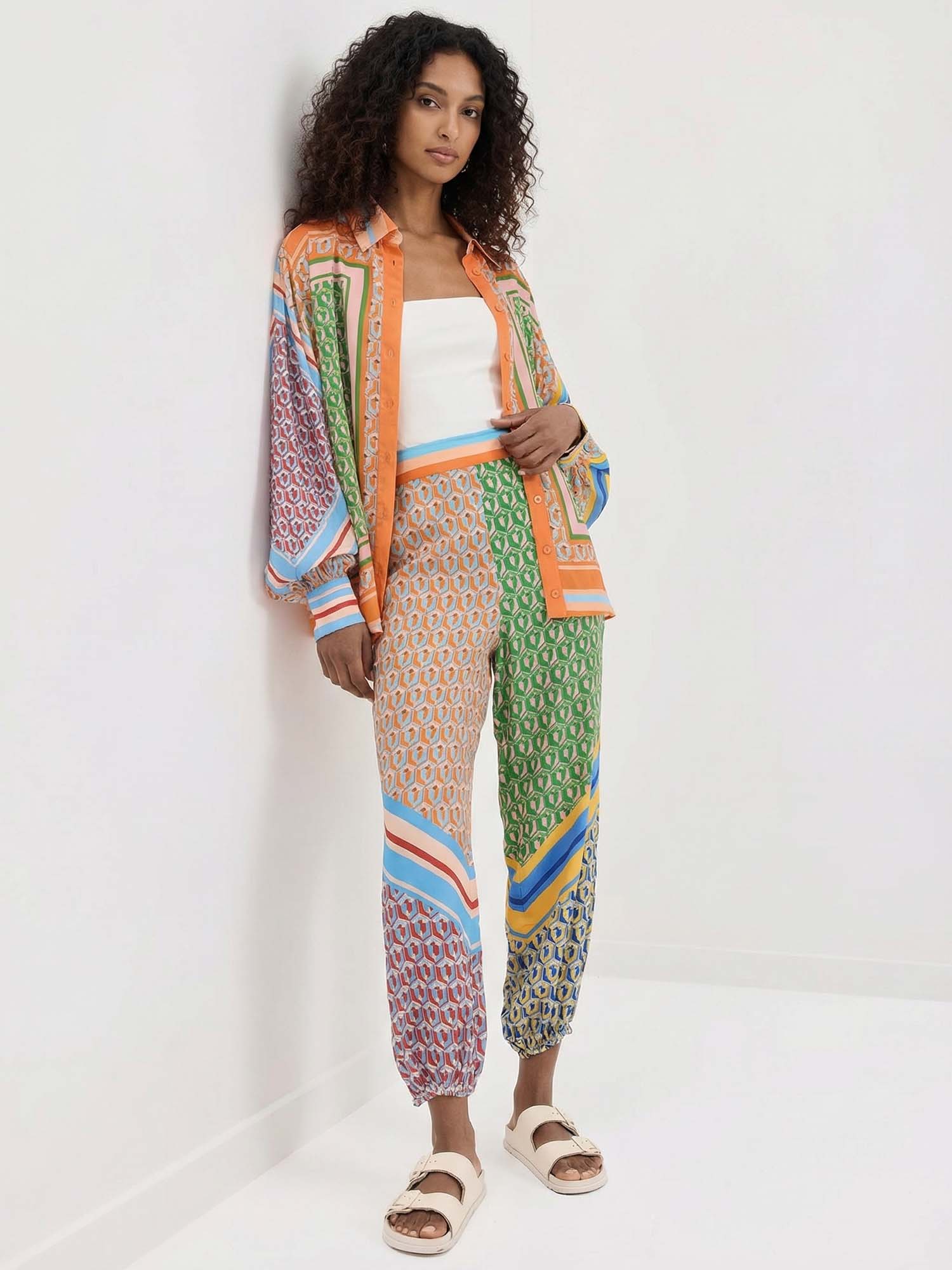 Chemise à boutons grande imprimée avec détails de couleurs