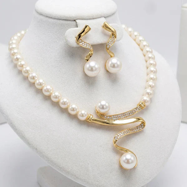 Ensemble de bijoux avec collier et boucles d'oreilles en perles naturelles