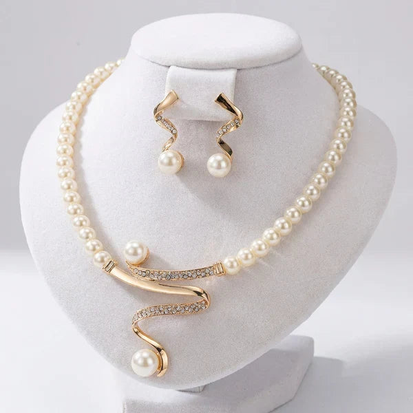 Ensemble de bijoux avec collier et boucles d'oreilles en perles naturelles