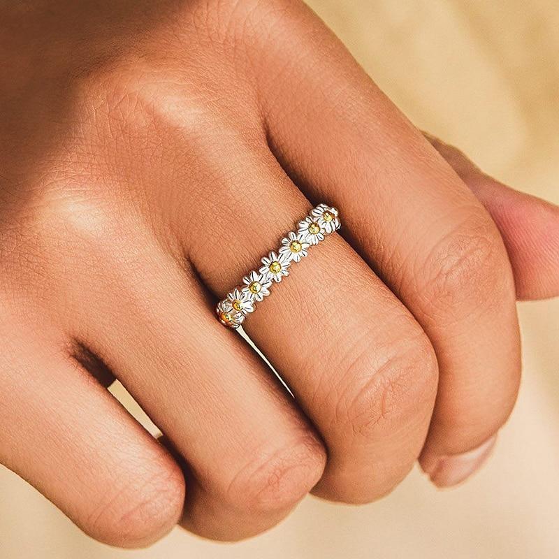 Bague Marguerite – Argent et douceur dessinée