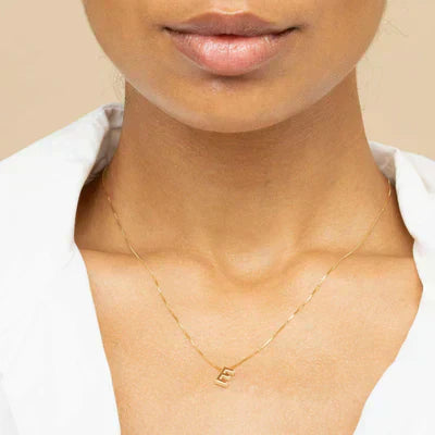 Collier avec des lettres d'amour