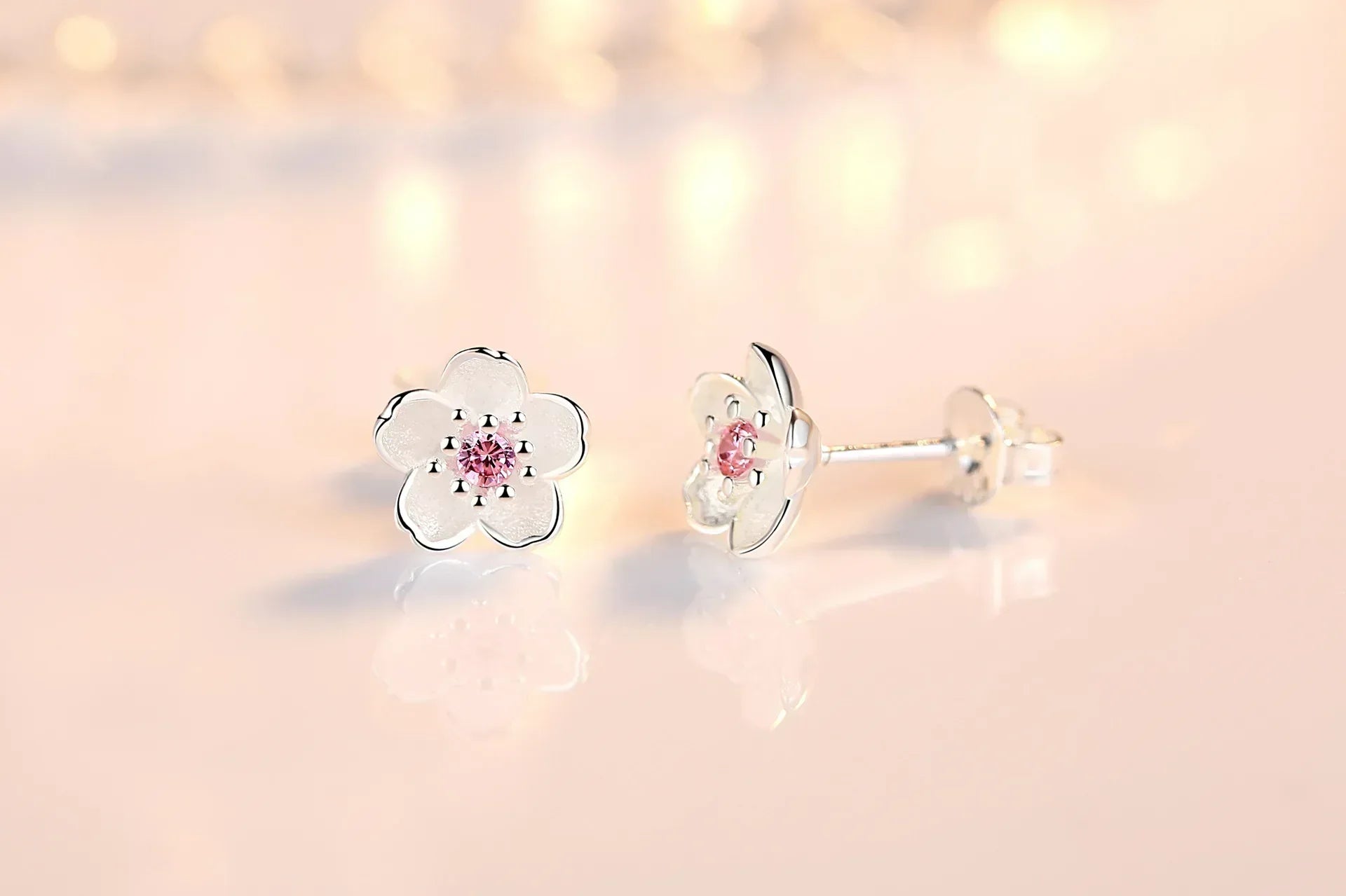 Boucles d'oreilles en forme de fleur avec des zirconiums