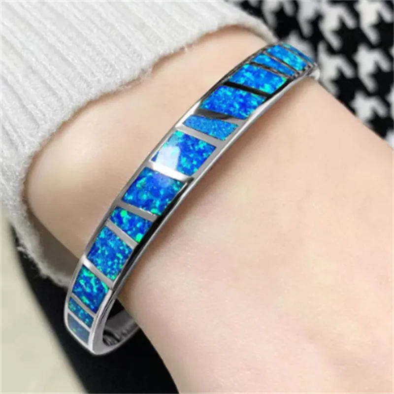 Bracelet ajustable en opale bleu feu en argent