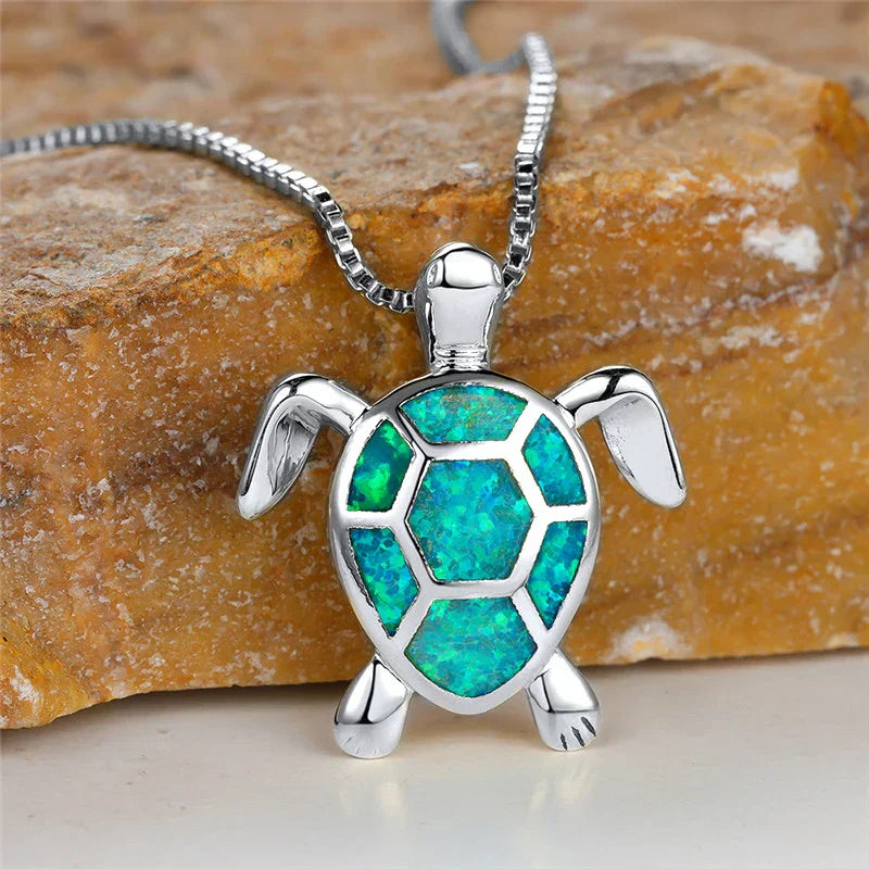Pendentif tortue en opale feu vert vintage en or