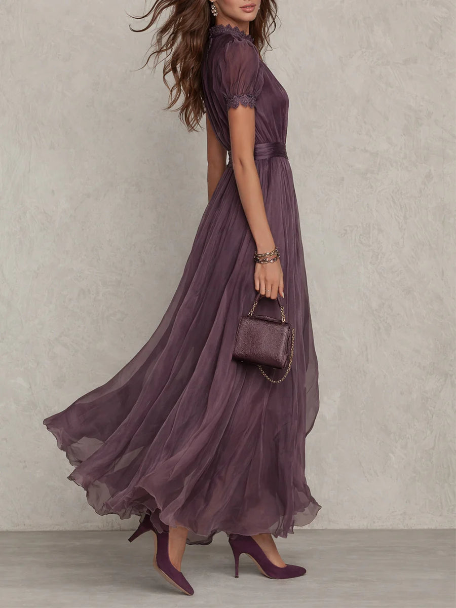 Flavia - Robe longue violette avec décolleté en forme de goutte et décoration en dentelle de soie