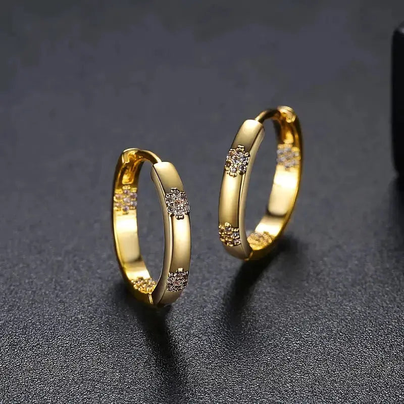 Boucles d'oreilles vintage dorées avec des fleurs