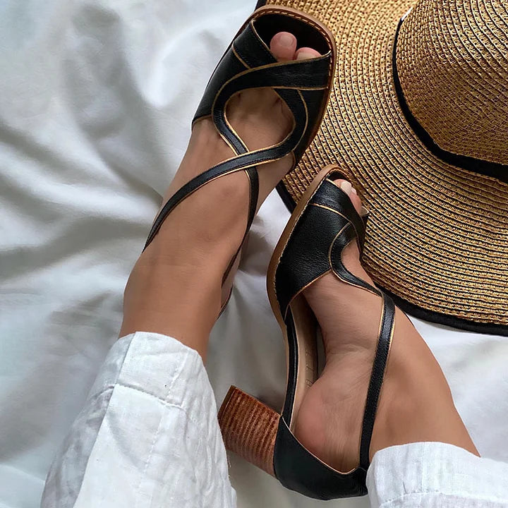 Sandale élégante avec des brides croisées