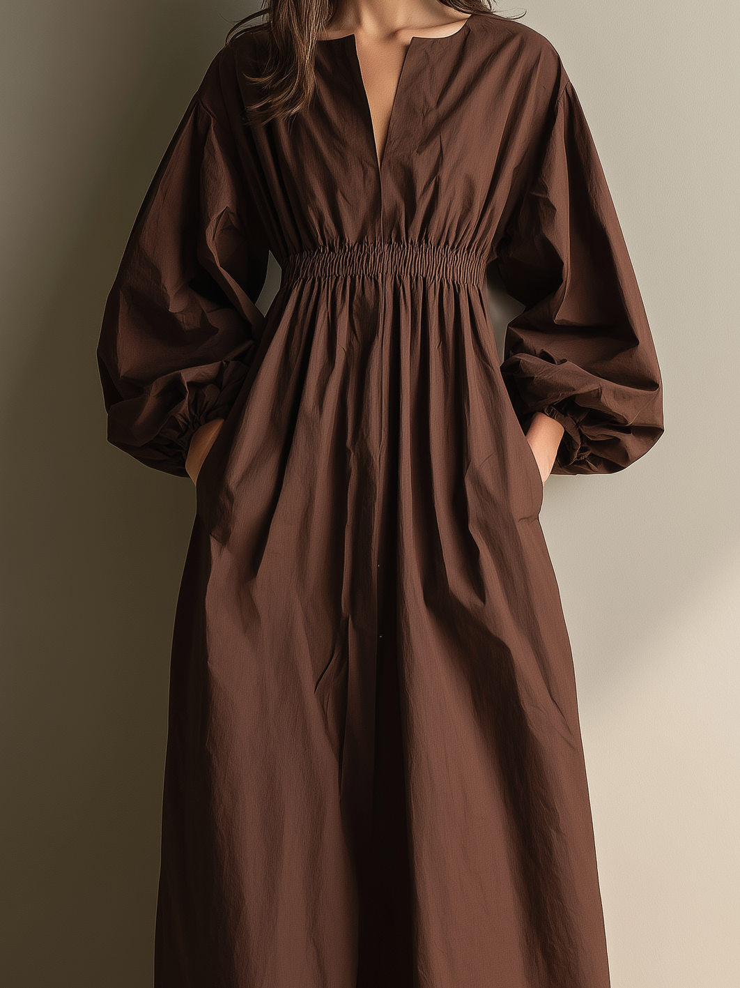 Robes maxi pour femmes en couleur marron en tissu coton et lin avec décolleté en V et manches longues, avec taille élastique MDZ1295A0AN