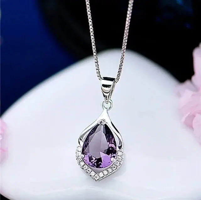 Pendentif élégant avec cristal violet