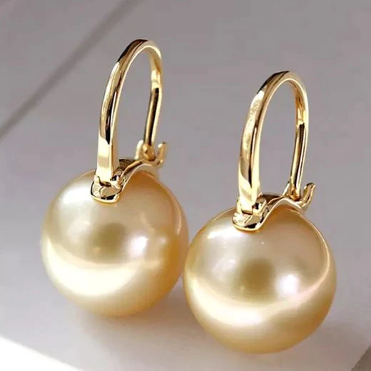 Boucles d'oreilles en or élégantes avec des perles