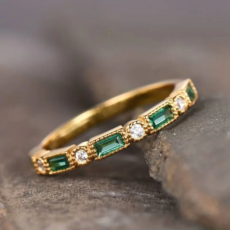 Bague vintage en or avec zircon vert