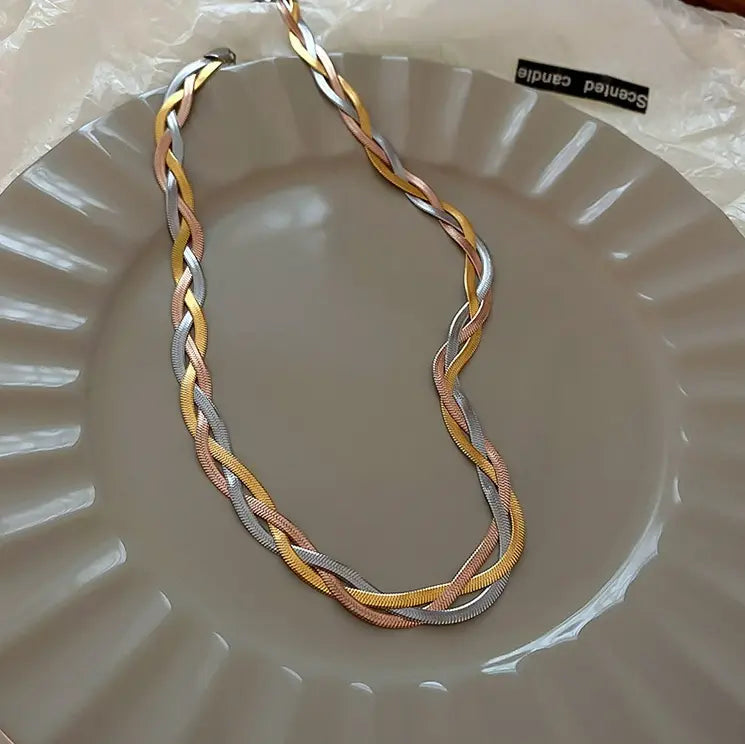 Collier élégant chic en or et argent