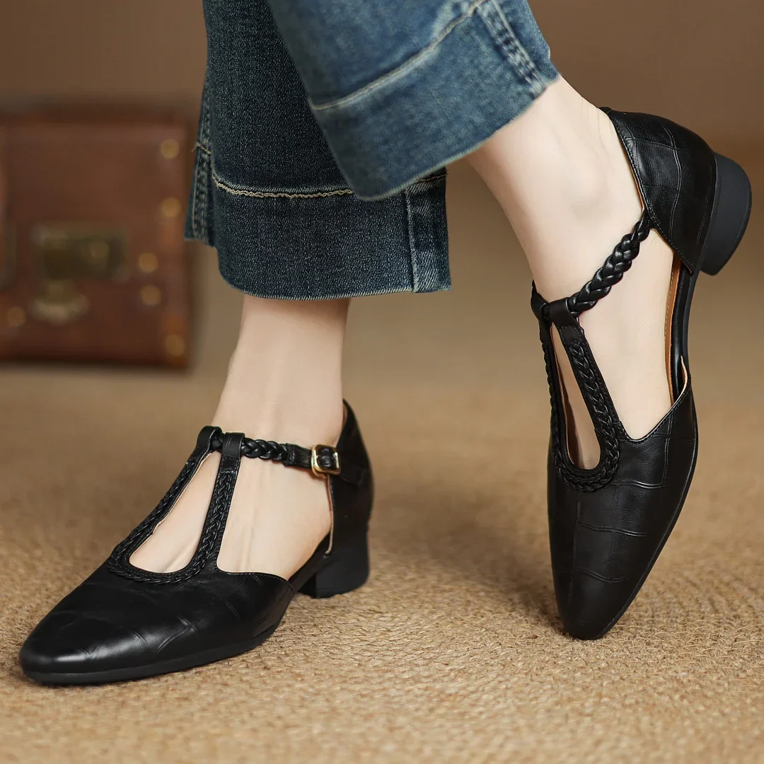 Chaussures Mary Jane pour femmes avec une sangle tressée et une finition élégante