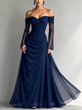 Robes maxi pour femmes en bleu foncé, en soie organza, avec des manches longues et une épaule dénudée MDA1711L9AN
